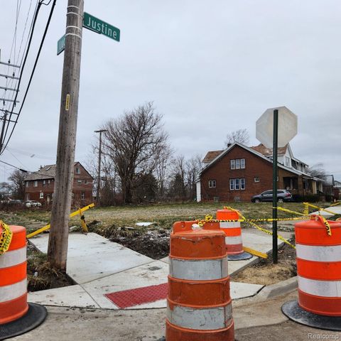 13401 JUSTINE Street, Hamtramck, MI 48212