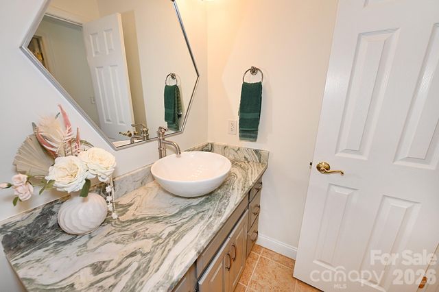406 5th Avenue NE, Conover, NC 28613