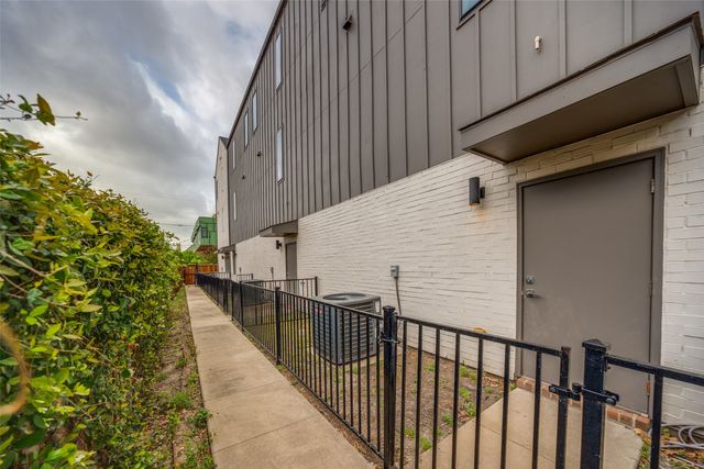 5515 Bryan Parkway 104, Dallas, TX 75206