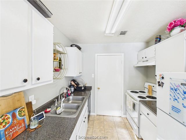 2203 Crest Street, College Station, TX 77840