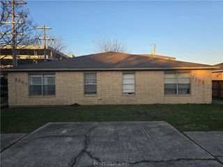 2203 Crest Street, College Station, TX 77840