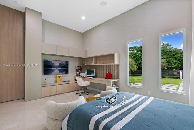 80 NW 129th Ave, Miami, FL 33182