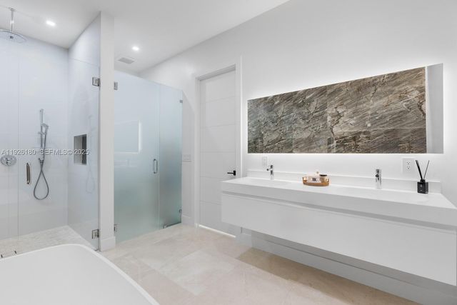 80 NW 129th Ave, Miami, FL 33182