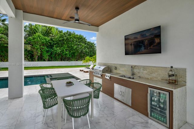 80 NW 129th Ave, Miami, FL 33182