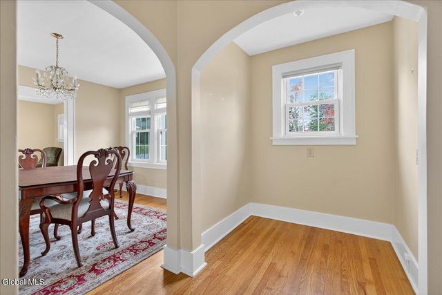 1158 Hedgewood Lane, Niskayuna, NY 12309