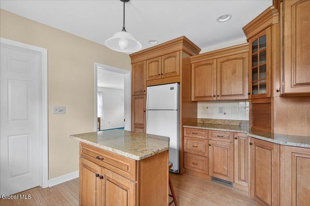 1158 Hedgewood Lane, Niskayuna, NY 12309