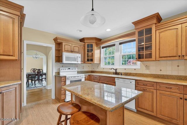 1158 Hedgewood Lane, Niskayuna, NY 12309