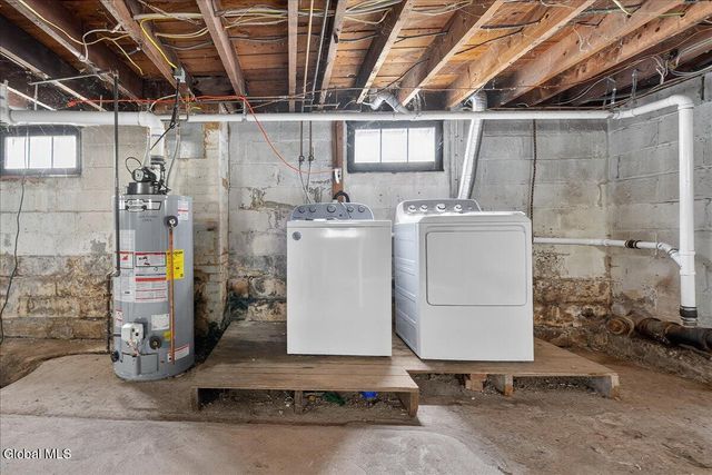 1158 Hedgewood Lane, Niskayuna, NY 12309