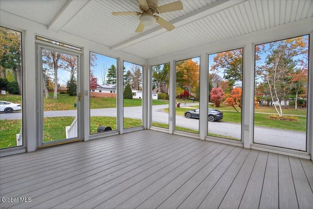 1158 Hedgewood Lane, Niskayuna, NY 12309