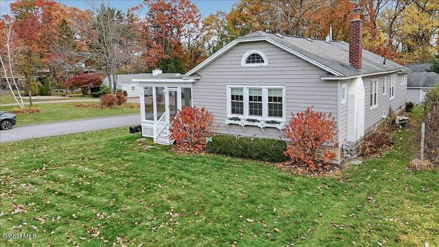 1158 Hedgewood Lane, Niskayuna, NY 12309