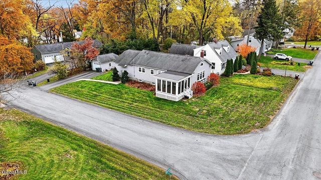 1158 Hedgewood Lane, Niskayuna, NY 12309