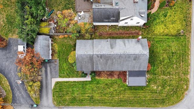 1158 Hedgewood Lane, Niskayuna, NY 12309