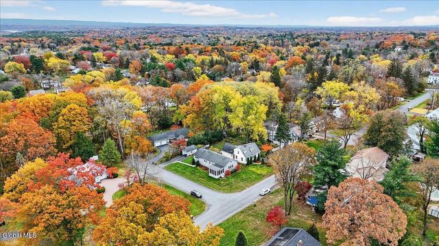 1158 Hedgewood Lane, Niskayuna, NY 12309