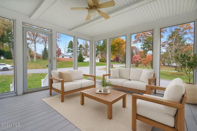 1158 Hedgewood Lane, Niskayuna, NY 12309