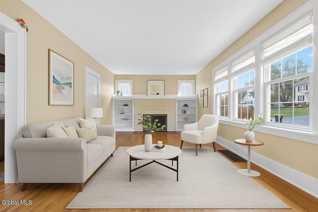 1158 Hedgewood Lane, Niskayuna, NY 12309