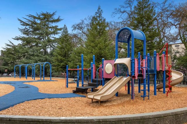 2562 2562 Walnut Blvd 68, Walnut Creek, CA 94596