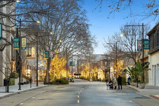 2562 2562 Walnut Blvd 68, Walnut Creek, CA 94596