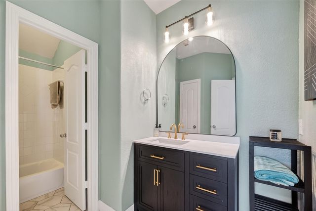 5195 Dry Hollow Drive, Alvin, TX 77511