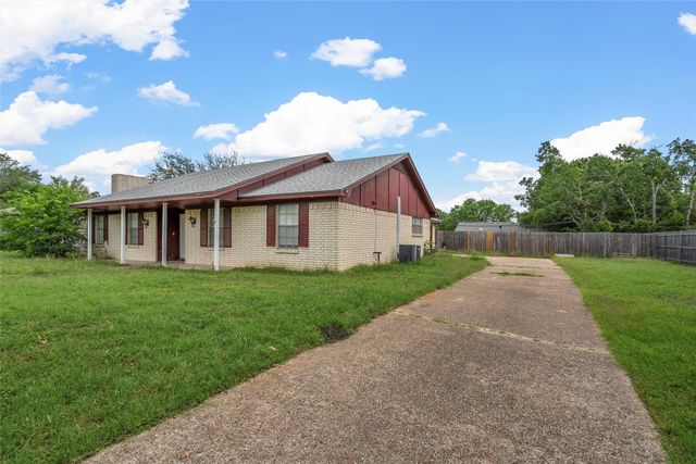 444 Lindenwood Lane W, Hewitt, TX 76643