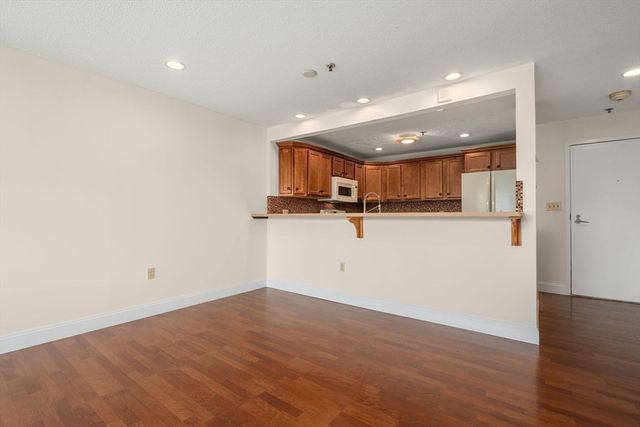 1 Adams 401, Quincy, MA 02169