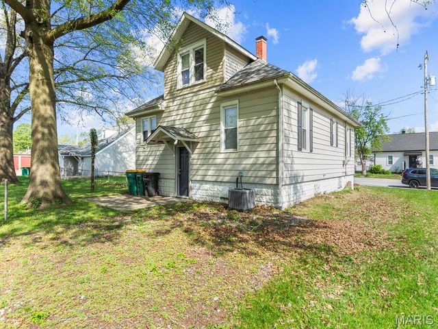 210 E Laurel Street, Millstadt, IL 62260