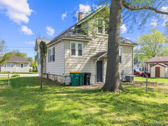 210 E Laurel Street, Millstadt, IL 62260