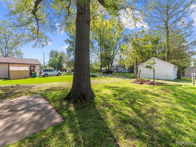 210 E Laurel Street, Millstadt, IL 62260