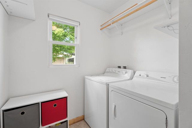 828 W JENNINGS STREET, New London, WI 54961