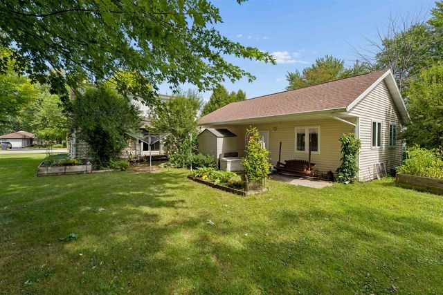 828 W JENNINGS STREET, New London, WI 54961