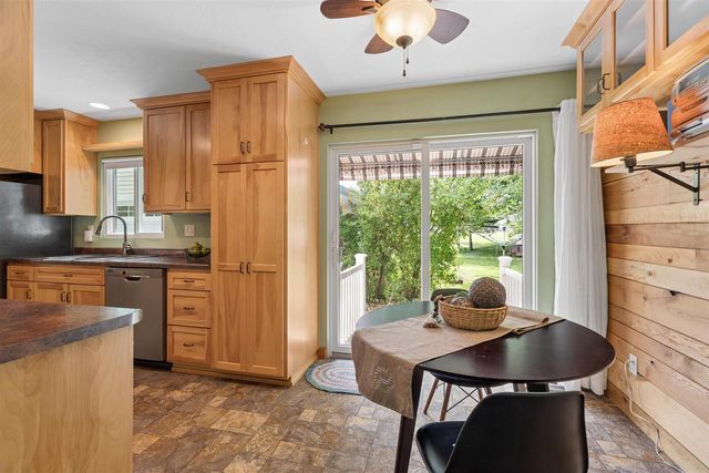 828 W JENNINGS STREET, New London, WI 54961