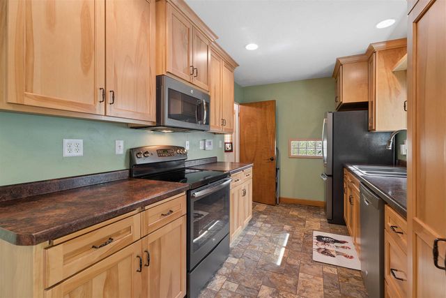828 W JENNINGS STREET, New London, WI 54961