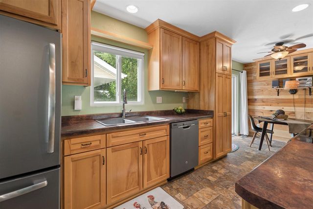828 W JENNINGS STREET, New London, WI 54961