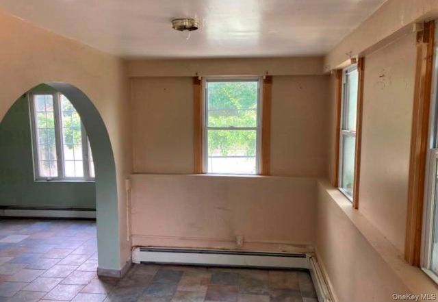40 East Avenue, Freeport, NY 11520