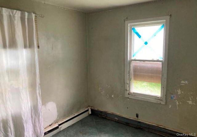 40 East Avenue, Freeport, NY 11520