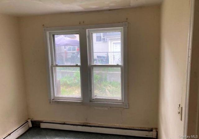 40 East Avenue, Freeport, NY 11520