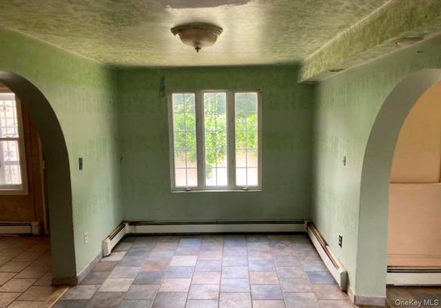 40 East Avenue, Freeport, NY 11520