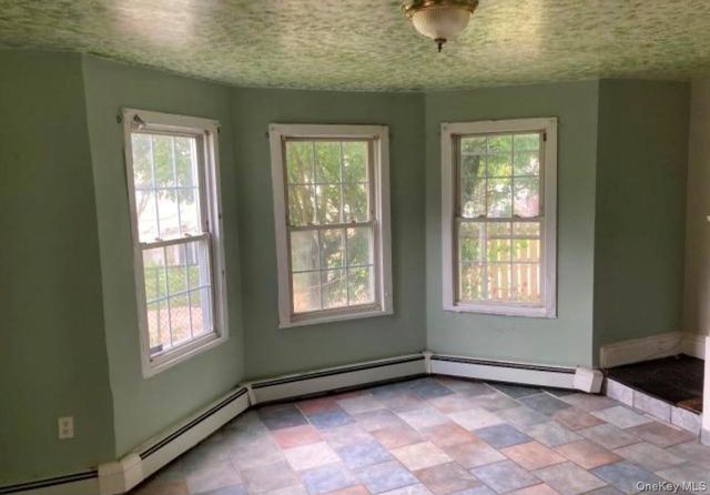 40 East Avenue, Freeport, NY 11520