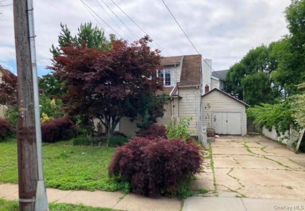40 East Avenue, Freeport, NY 11520