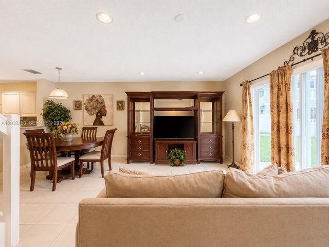 532 NW 208th Terrace, Pembroke Pines, FL 33029