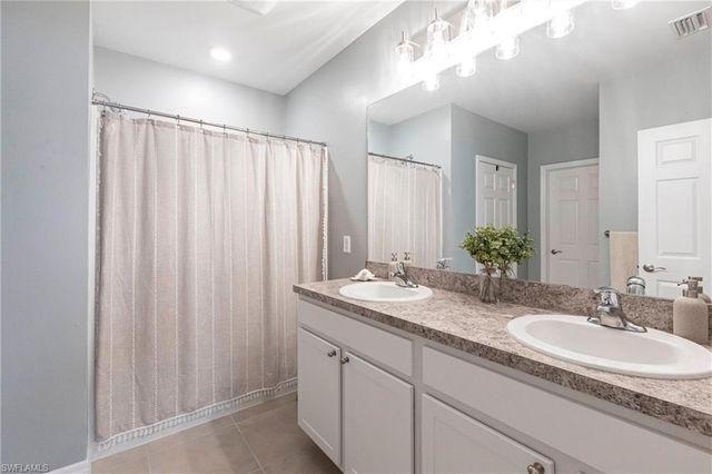 2716 Merida LN, Cape Coral, FL 33909