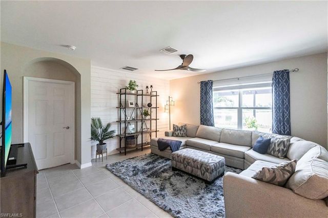 2716 Merida LN, Cape Coral, FL 33909