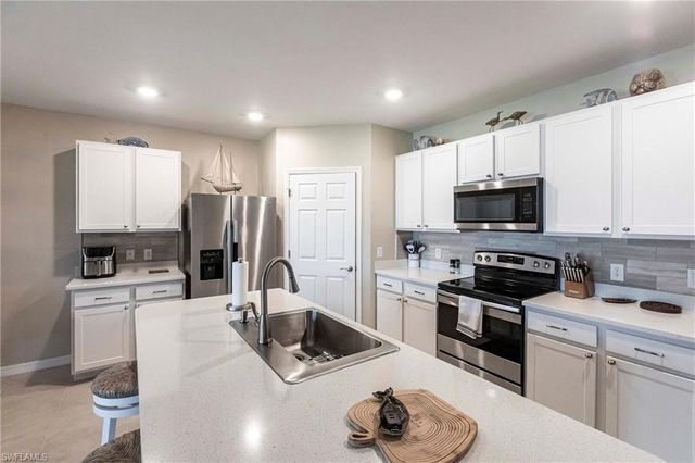 2716 Merida LN, Cape Coral, FL 33909