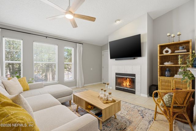 27 JARDIN DE MER Place 27, Jacksonville Beach, FL 32250