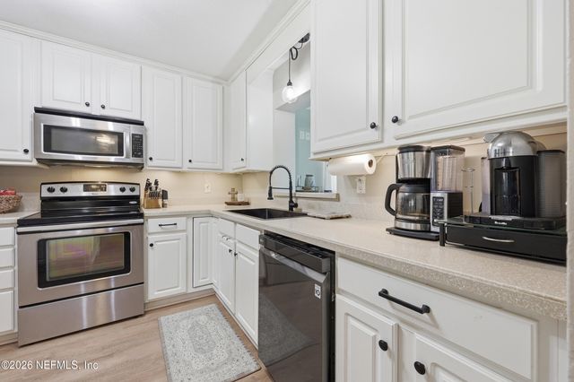 1611 6TH Avenue N, Jacksonville Beach, FL 32250