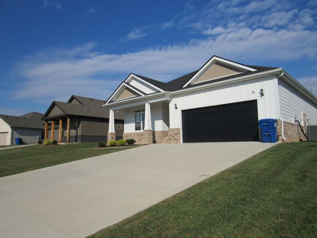 321 Frontier Dr, Clarksville, TN 37043