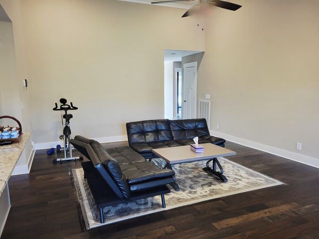 321 Frontier Dr, Clarksville, TN 37043