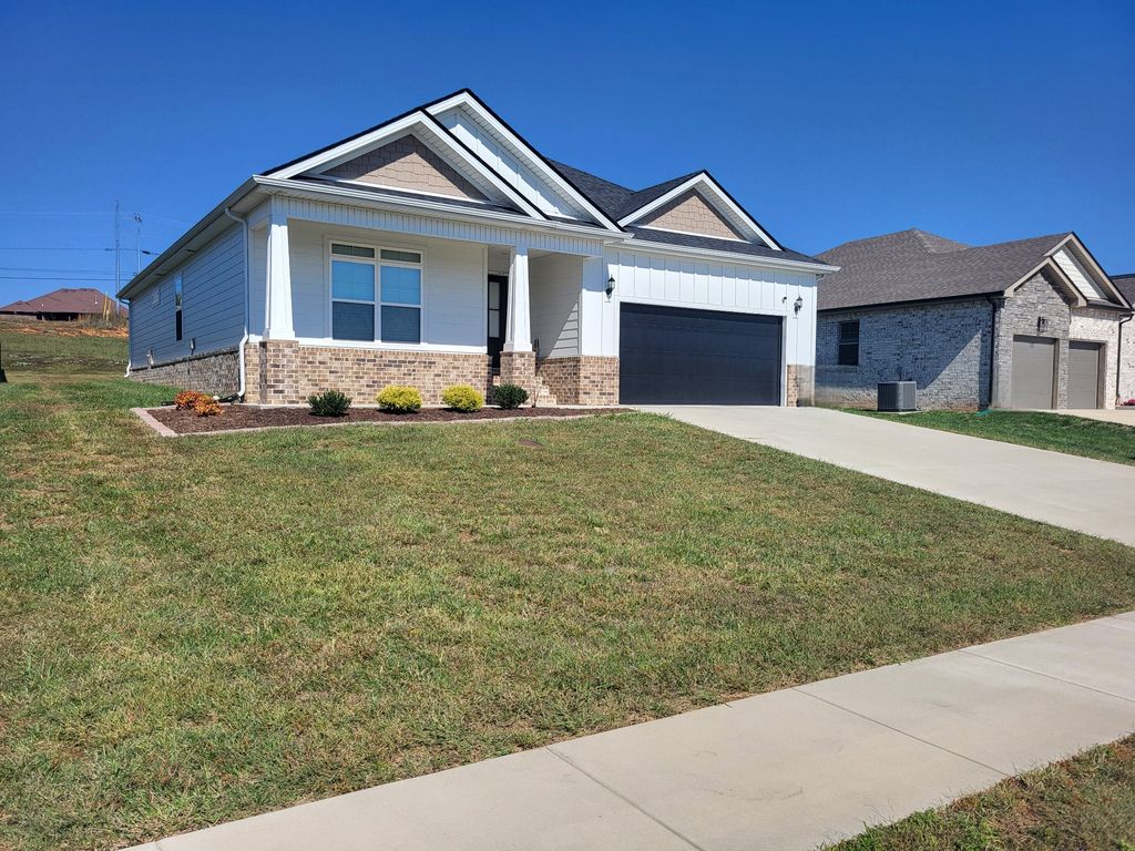 321 Frontier Dr, Clarksville, TN 37043