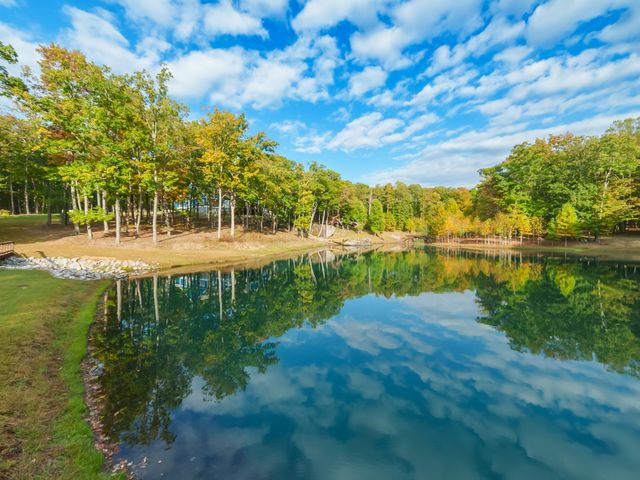 303 N Lake Dr, Altamont, TN 37301