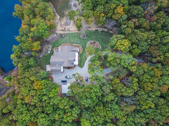 303 N Lake Dr, Altamont, TN 37301