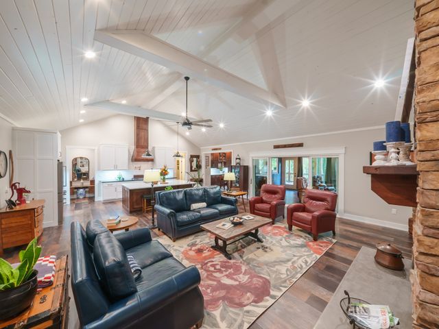 303 N Lake Dr, Altamont, TN 37301